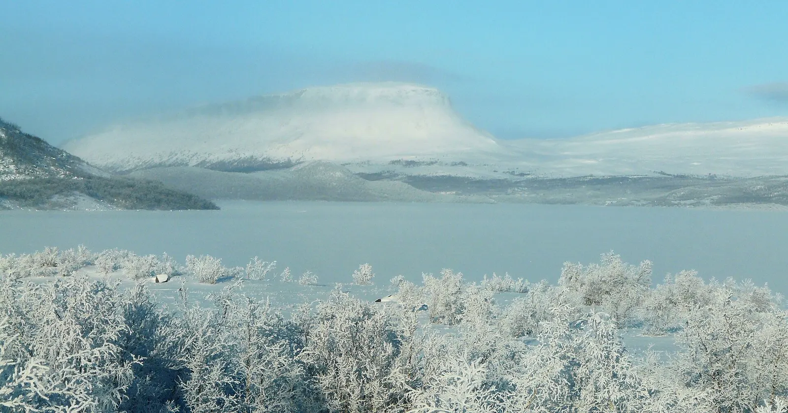 Saana fell and frozen Ala-Kilpisjärvi on a frosty February day